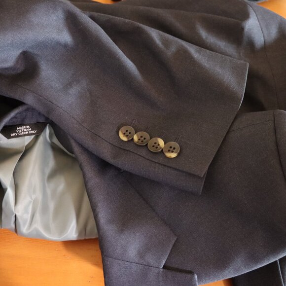 JM Haggar Men's suit jacket, classic fit, dark navy, new and unused, size 50L - Picture 6 of 11